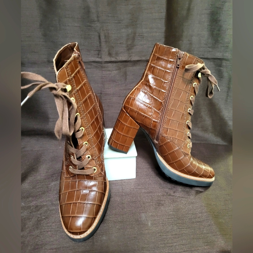 Naturalizer Brown Lace Up Boots with Classic Design